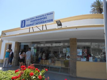 Χιλιάδες τουρίστες  συρρέουν στα γραφεία  πληροφοριών του Δήμου