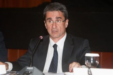 Λοβέρδος: Έρευνα για τις καταγγελίες περί διαρροής από την «τράπεζα θεμάτων»