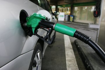 «Κόκκινο» χτύπησε η τιμή της βενζίνης στα νησιά