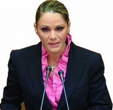 Απάντηση της Μ. Ιατρίδη στον Τέρενς Κουίκ