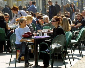 «Τα καμάκια και  οι κράχτες, συγγενικές  παραδοσιακές σχέσεις»