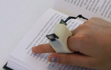 Finger Reader: Συσκευή – δαχτυλίδι «διαβάζει» κείμενα σε τυφλούς