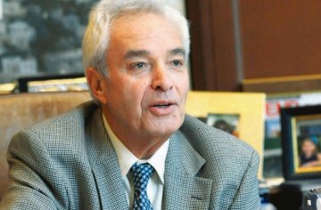 Μάικ Αγγελιάδης: Ποιος είναι ο ομογενής επιχειρηματίας που θέλει το γκολφ Αφάντου