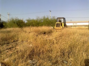 Πρέπει να καθαριστούν τα  οικόπεδα από τα ξερά χόρτα