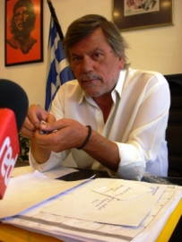 Μυθοπλασία και πραγματικότητα (Καραμανλής ο Εθνάρχης)