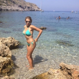 Κωνσταντίνα Σπυροπούλου: Αναστάτωσε με τo sexy μπικίνι της, τις παραλίες της Ρόδου!