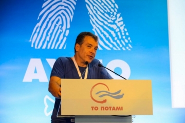 Ο Σταύρος Θεοδωράκης έρχεται στα Δωδεκάνησα την Κυριακή