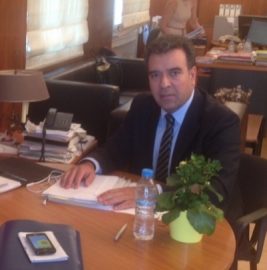 Μάνος Κόνσολας: «Να αλλάξει η διάταξη που οδηγεί στο κλείσιμο τις εφημερίδες της περιφέρειας» 