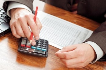 «Εκτός» ΦΠΑ τα μπλοκάκια και τα εισοδήματα ως 10.000 ευρώ