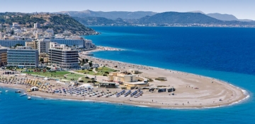 Γαλάζια σημαία στην παραλία του Ενυδρείου