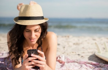 Αμερικανοί και Ευρωπαίοι απενεργοποιούν τα κινητά στις διακοπές, οι Ασιάτες... ούτε που το διανοούνται