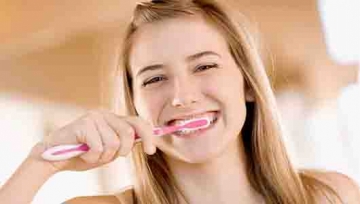 Ακόμα και οι οδοντίατροι διαφωνούν για το βούρτσισμα των δοντιών
