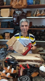 Τα στιβάνια κι ο τελευταίος  τσαγκάρης της Ολύμπου!