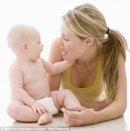 Η συνομιλία με τα βρέφη βοηθά  στην ανάπτυξή τους