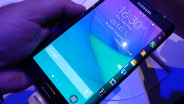 Η κυρτή άκρη της οθόνης του Galaxy Note Edge αλλάζει την εικόνα των smartphones