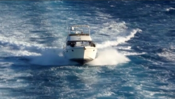 Σοβαρός τραυματισμός κολυμβητή από ταχύπλοο σκάφος