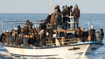 Σύλληψη δύο διακινητών και 15 παράνομων μεταναστών στη Ρόδο