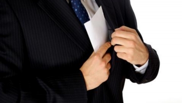 Βουλευτής, δήμαρχοι και ιερείς στα κυκλώματα με τις παράνομες συντάξεις