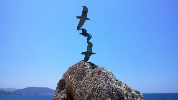 Οι γλάροι του Κώστα Νεοφύτου ακόμη ζητούν την αποκατάστασή τους…(ίσως με ΡΟΥΣΦΕΤΙ)