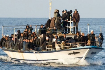"Καραβιά" 121 παράνομων μεταναστών αποβιβάστηκε στη Σύμη