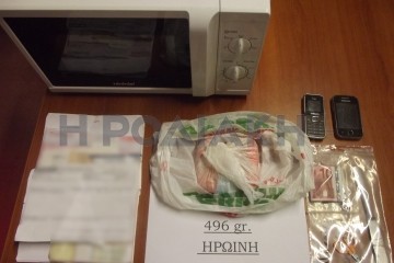 Βρήκε μισό κιλό ηρωίνη μέσα στο φούρνο της!