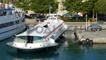 Εκποιείται το πλωτό πολυϊατρείο «Δελφίνι Ζωής και Ελπίδας»