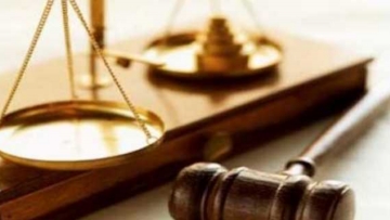 Δύο αθώοι και μια ένοχος για τις παράνομες εξαγορές δημοσίων κτημάτων