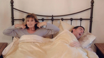 Γιατί οι άντρες  ροχαλίζουν πιο πολύ από τις γυναίκες