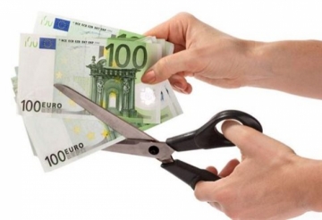 Τα νοικοκυριά απώλεσαν εισόδημα 14 δισ. ευρώ το 2013