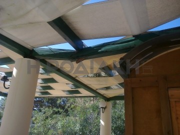 Σπασμένη η πέργκολα
