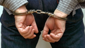 Δύο νεαροί δικάστηκαν για κλοπές σε ξενοδοχειακή μονάδα