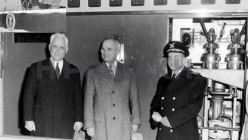 Ο πρόεδρος Χάρρυ Τρούμαν απευθύνεται από το κατάστρωμα του «Κούριερ» στο Αμερικανικό Έθνος...