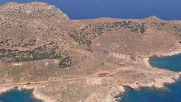 Η Λαϊκή Συσπείρωση καταγγέλλει το Περιφερειακό για τη Μακρόνησο: «Θέλουν να θάψουν την Ιστορία και να την ξαναγράψουν»