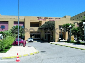 Περίμενε όλη μέρα για ένα εξιτήριο της γυναίκας του