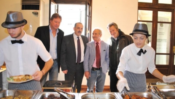 Γεύμα αγάπης από τον Δημοτικό Οργανισμό Πρόνοιας, σε μοναχικούς συμπολίτες μας