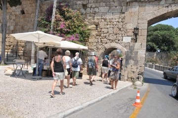 Τις προγραμματικές δηλώσεις περιμένουν οι τουριστικές αγορές