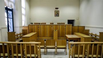 Δάσκαλος κατηγορείται για βιασμό και αποπλάνηση ανήλικης