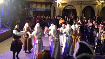Στη Μεσαιωνική Πόλη γιόρτασαν οι Ροδίτες την Τσικνοπέμπτη