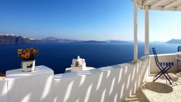 Εκτόξευση της ζήτησης για ενοικίαση βιλών στα ελληνικά νησιά