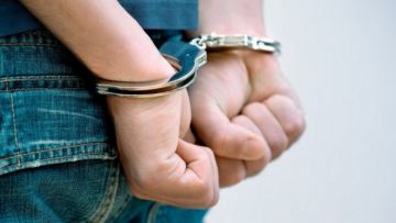 Συνελήφθησαν τρεις νεαροί στη Ρόδο που έκλεψαν από αποθήκη εννιά κλιματιστικά