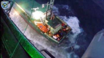 Βίντεο: Super puma σώζει έξι Τούρκους ναυτικούς στη Λέρο, μέσα στη θύελλα