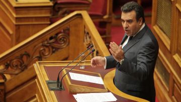 Επίκαιρη ερώτηση καταθέτει ο Μάνος Κόνσολας για το email Βαρουφάκη και τις αναφορές στο ΦΠΑ