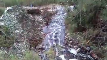 Βίντεο: Χωματερή βούρκος χύνεται στα ποτάμια του νησιού μας