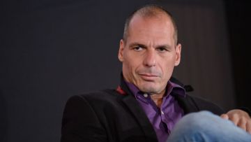 Ενοικιαζόμενους «καμικάζι» ετοιμάζει ο Βαρουφάκης για είσπραξη του ΦΠΑ
