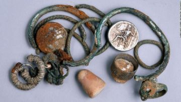 Ανακάλυψαν θησαυρό από την εποχή του Μ. Αλεξάνδρου σε σπήλαιο στο Ισραήλ