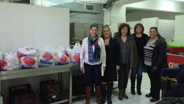 Οι «μαμάδες της Ρόδου» παρέδωσαν μεγάλη ποσότητα κρέατος και ψαριών στο συσσίτιο 