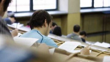 Υπουργείο Παιδείας: Καταργείται κάθε διάταξη για τις διαγραφές αιώνιων φοιτητών