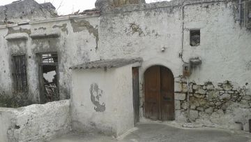 Άγγλοι θα βάψουν ερειπωμένα κτίρια την Κυριακή στην Παστίδα