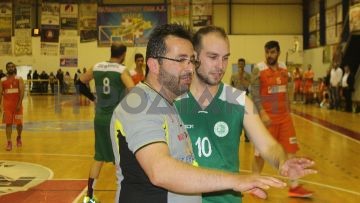 Ο Αρνάς σε Κρεμαστή και τέντα