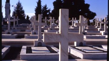 Ετοιμασίες στο  νεκροταφείο του Ταξιάρχη για τις 8 Νοεμβρίου